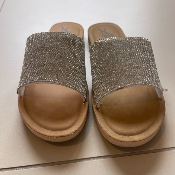 Sandals - Picture 2 of 8